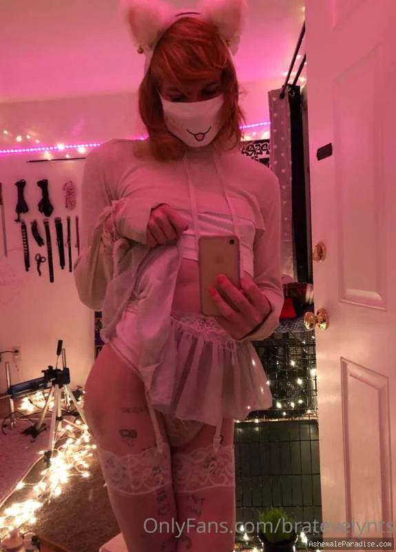 Evelyn Tumbles — Evelyn Tumbles — 28 fotos — OnlyFans Photos