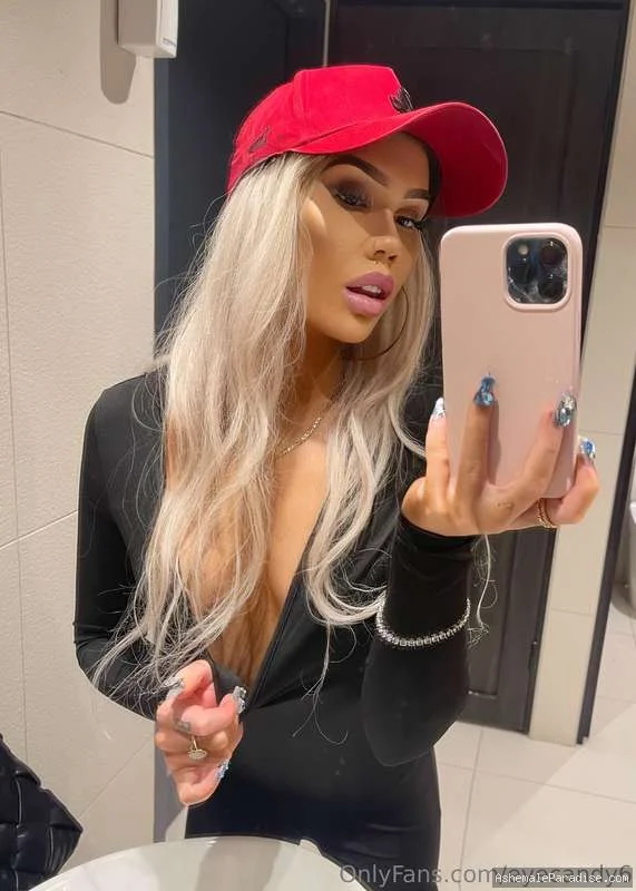 Eye Candy — Eye Candy — 16 fotos — OnlyFans Photos