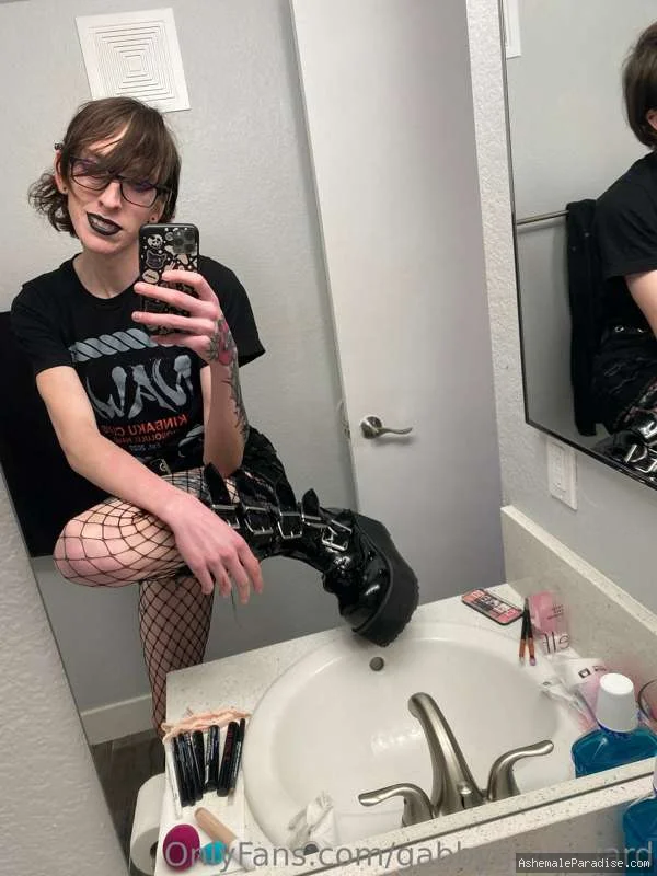 Gabby Graveyard — Gabby Graveyard — 31 fotos — OnlyFans Photos