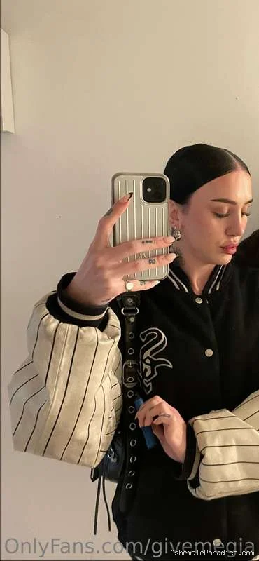 Gia Avery — Gia Avery — 34 fotos — OnlyFans Photos