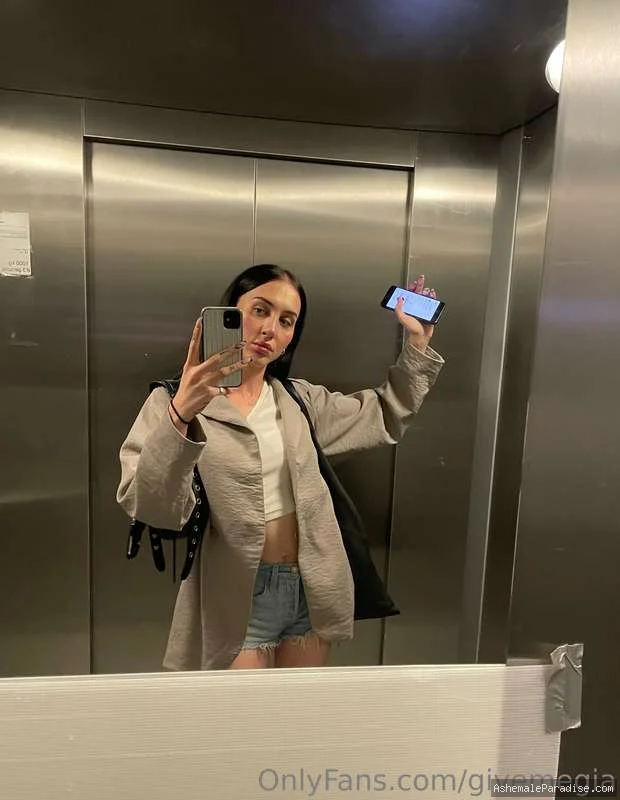 Gia Avery — Gia Avery — 34 fotos — OnlyFans Photos