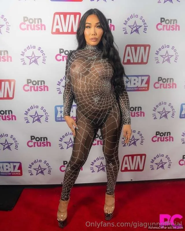 Gia Gunn — Gia Gunn — 56 fotos