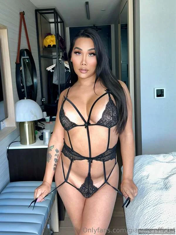 Gia Gunn — Gia Gunn — 56 fotos