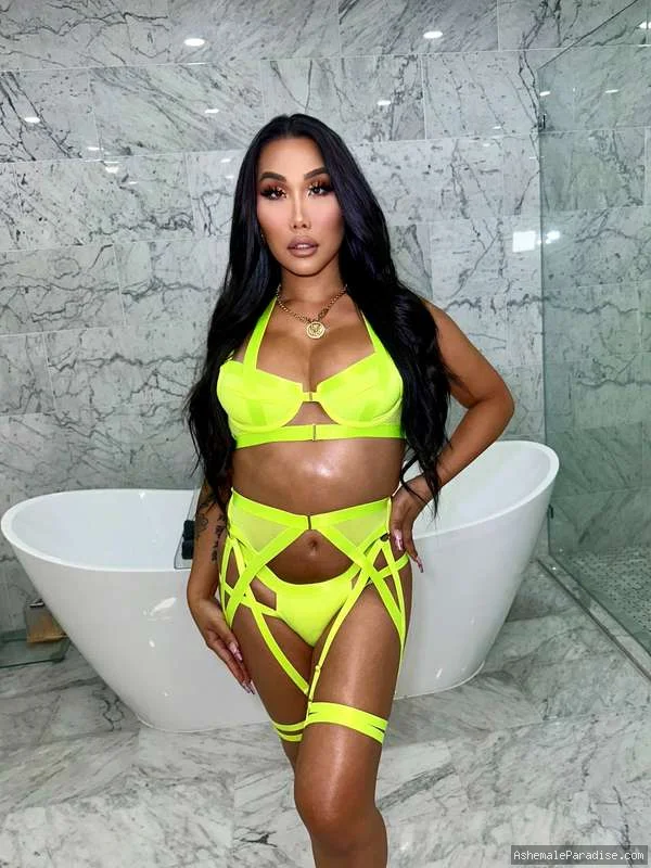 Gia Gunn — Gia Gunn — 56 fotos