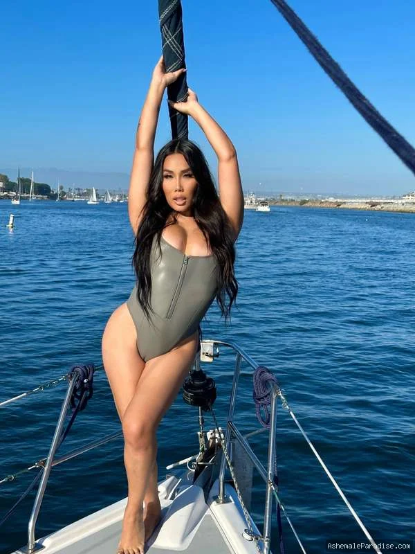 Gia Gunn — Gia Gunn — 56 fotos