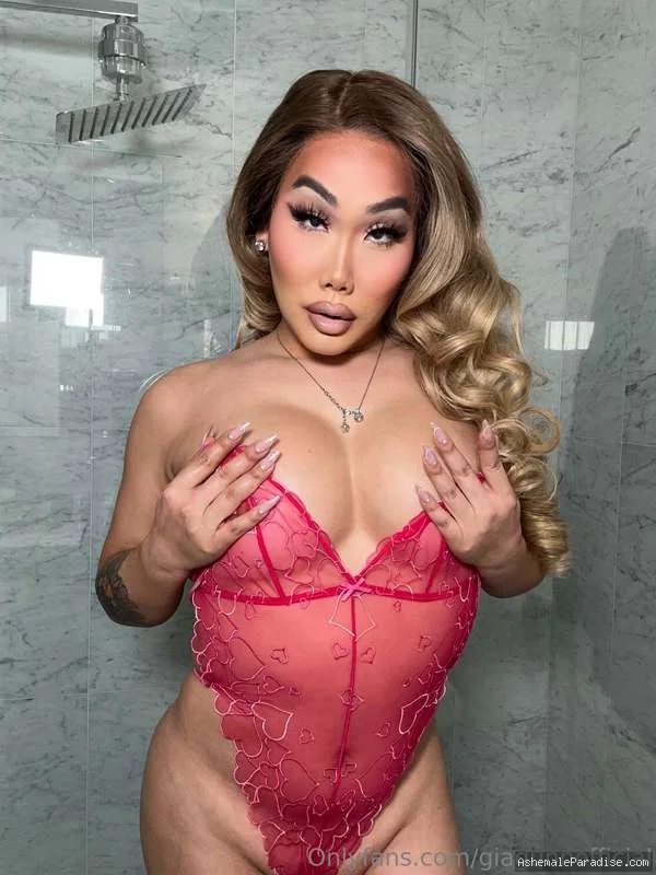 Gia Gunn — Gia Gunn — 56 fotos