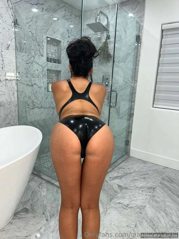 Gia Gunn — Gia Gunn — 56 fotos