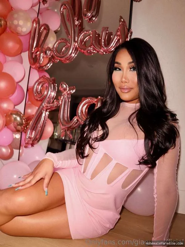 Gia Gunn — Gia Gunn — 56 fotos