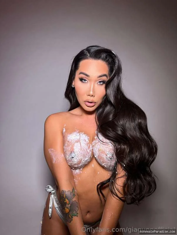 Gia Gunn — Gia Gunn — 56 fotos