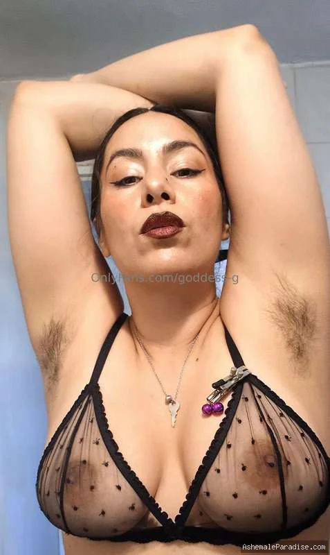 Goddess Genevieve — Goddess Genevieve — 33 fotos — OnlyFans Photos