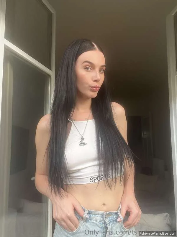 Helena Jones — Helena Jones — 32 fotos — OnlyFans Photos