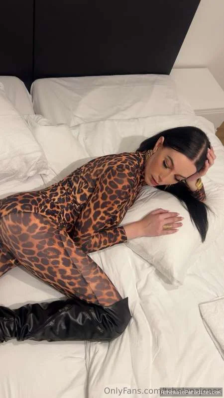 Helena Jones — Helena Jones — 32 fotos — OnlyFans Photos