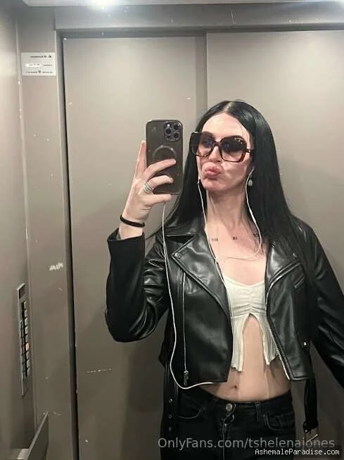 Helena Jones — Helena Jones — 32 fotos — OnlyFans Photos