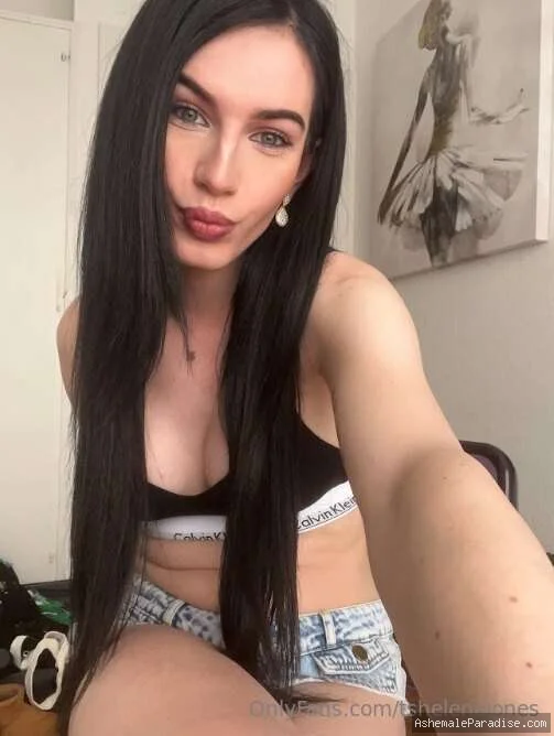 Helena Jones — Helena Jones — 32 fotos — OnlyFans Photos