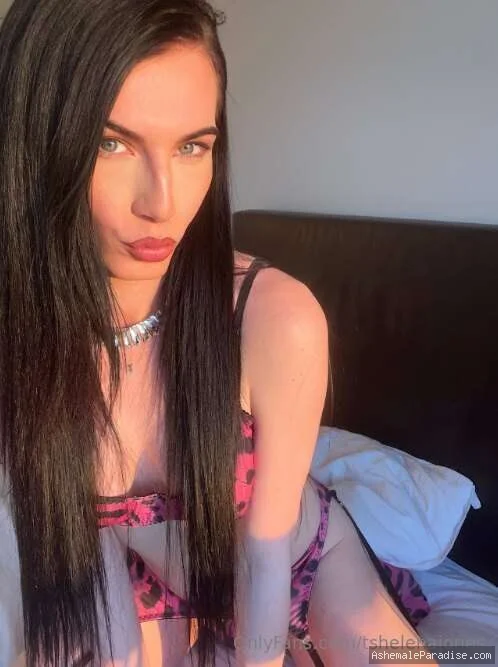 Helena Jones — Helena Jones — 32 fotos — OnlyFans Photos