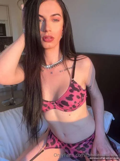 Helena Jones — Helena Jones — 32 fotos — OnlyFans Photos