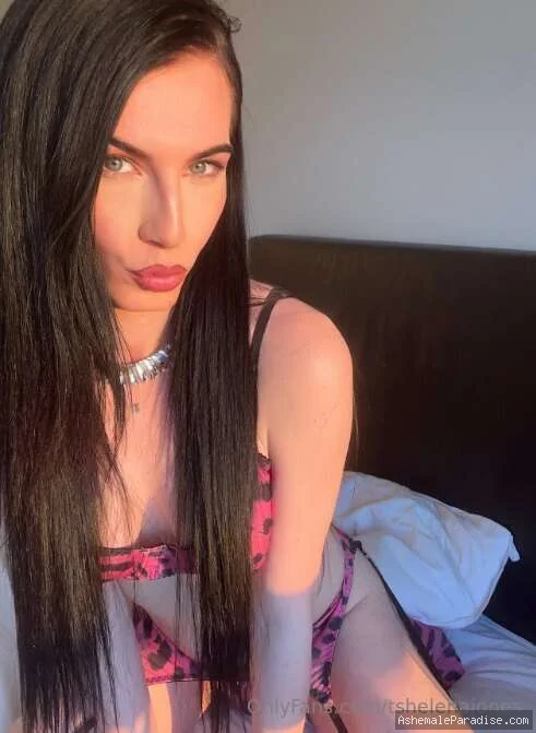 Helena Jones — Helena Jones — 32 fotos — OnlyFans Photos