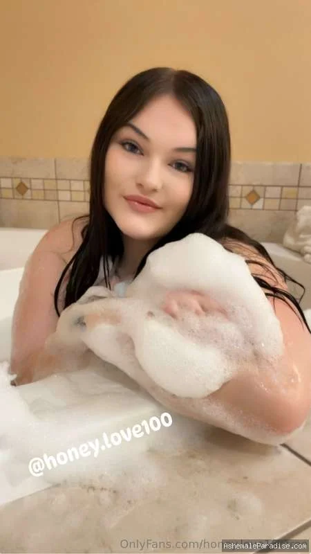 Honey Love — Honey Love — 37 fotos — OnlyFans Photos