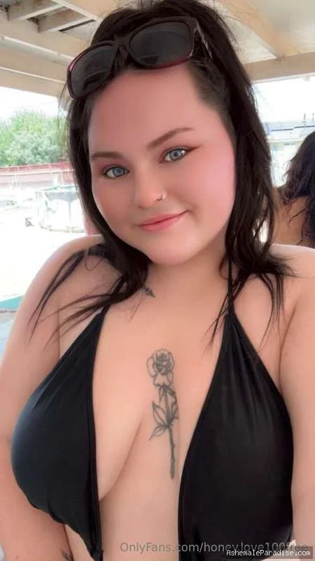 Honey Love — Honey Love — 37 fotos — OnlyFans Photos