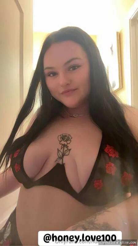 Honey Love — Honey Love — 37 fotos — OnlyFans Photos