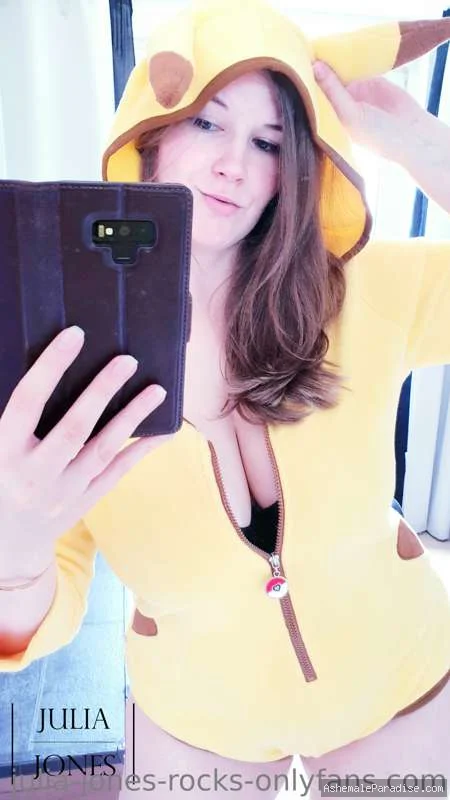 Julia Jones — Julia Jones — 93 fotos