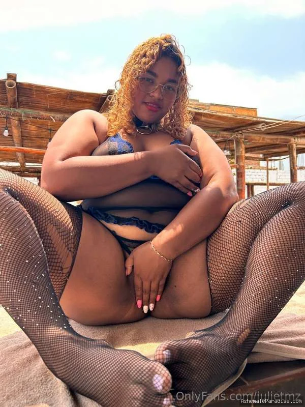 Julie T — Julie T — 12 fotos — OnlyFans Photos