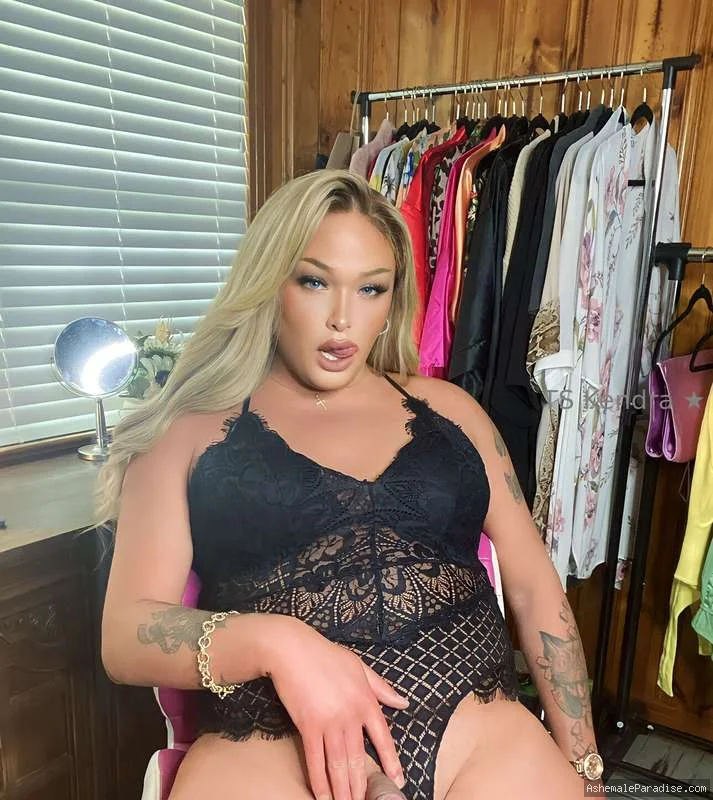 Kendra Moore — Kendra Moore — 32 fotos — OnlyFans Photos