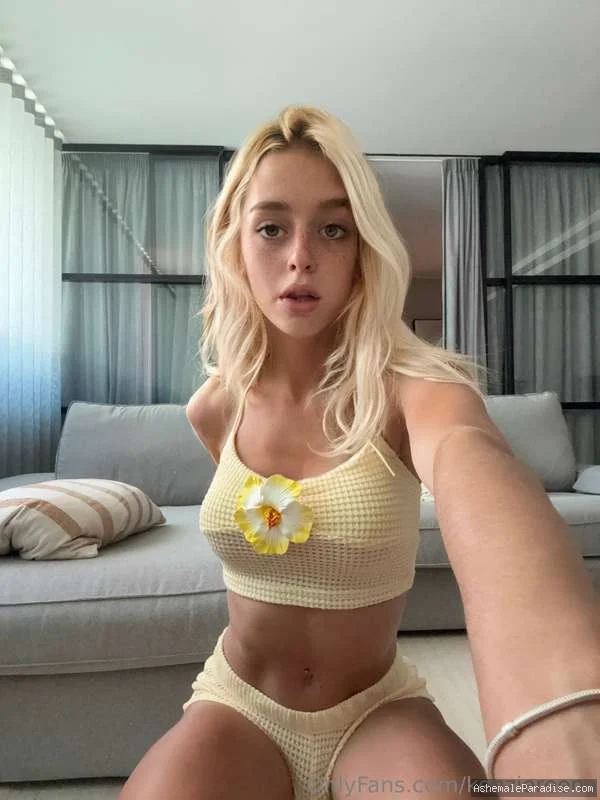 Kenzie Reena — Kenzie Reena — 31 fotos — OnlyFans Photos