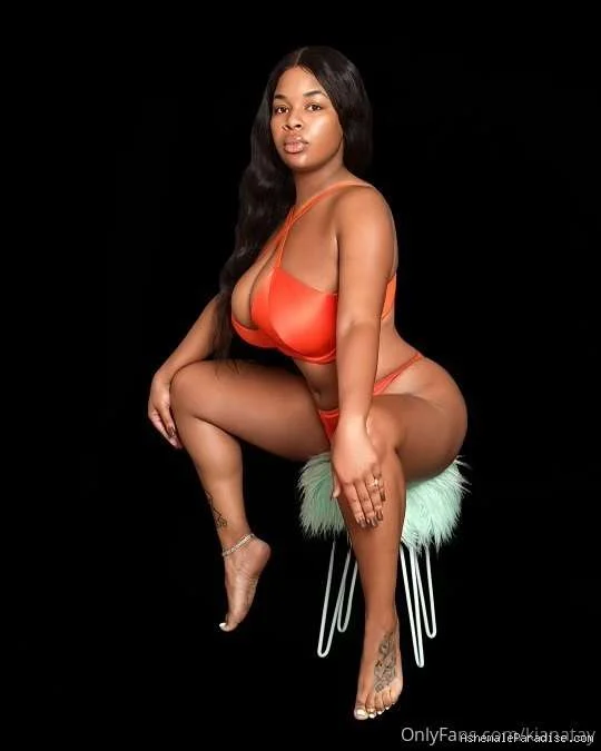 Kiana Vi — Kiana Vi — 6 fotos — OnlyFans Photos