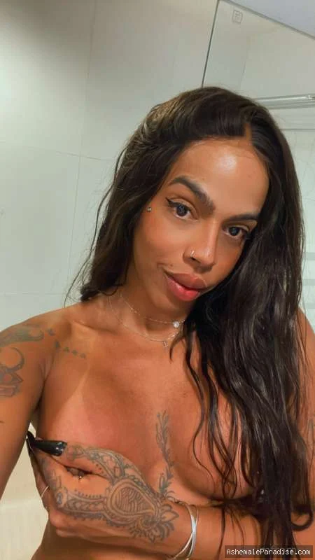 kimfromrio — kimfromrio — 26 fotos — OnlyFans Photos