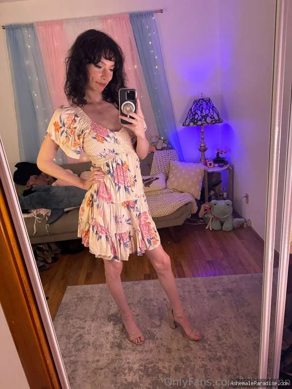 Kitty Lynn — Kitty Lynn — 5 fotos — OnlyFans Photos