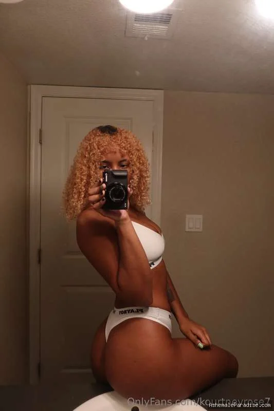Kourtney Van Wales — Kourtney Van Wales — 34 fotos — OnlyFans Photos