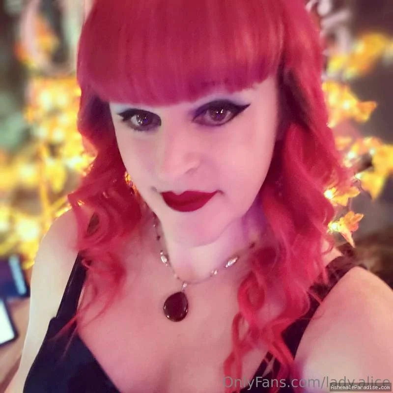 Lady Alice — Lady Alice — 32 fotos — OnlyFans Photos