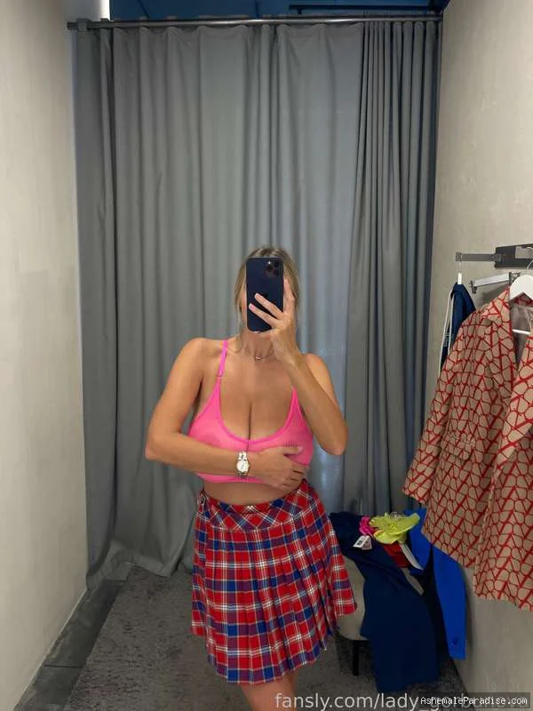 Lady G — Lady G — 33 fotos — OnlyFans Photos