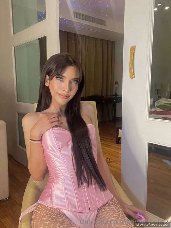Ladyboy Bell — Ladyboy Bell — 34 fotos — OnlyFans Photos