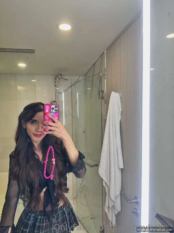 Ladyboy Bell — Ladyboy Bell — 34 fotos — OnlyFans Photos