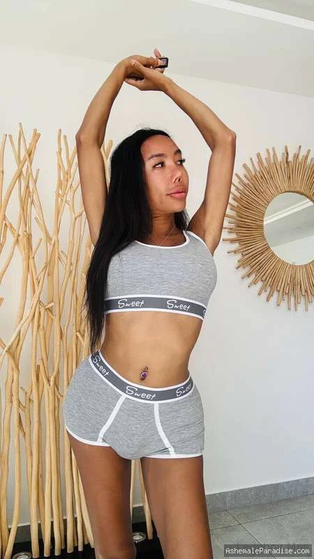 Ladyboy Mos — Ladyboy Mos — 20 fotos — OnlyFans Photos