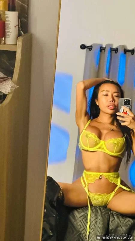Ladyboy Mos — Ladyboy Mos — 20 fotos — OnlyFans Photos