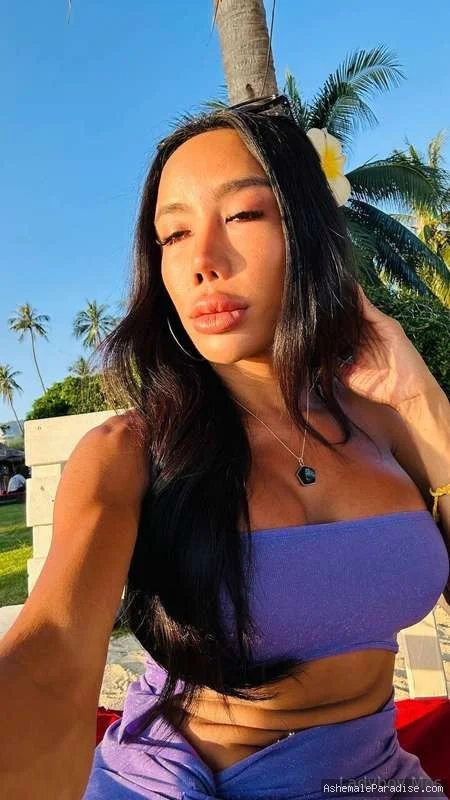 Ladyboy Mos — Ladyboy Mos — 20 fotos — OnlyFans Photos