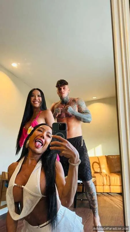 Ladyboy Mos — Ladyboy Mos — 20 fotos — OnlyFans Photos