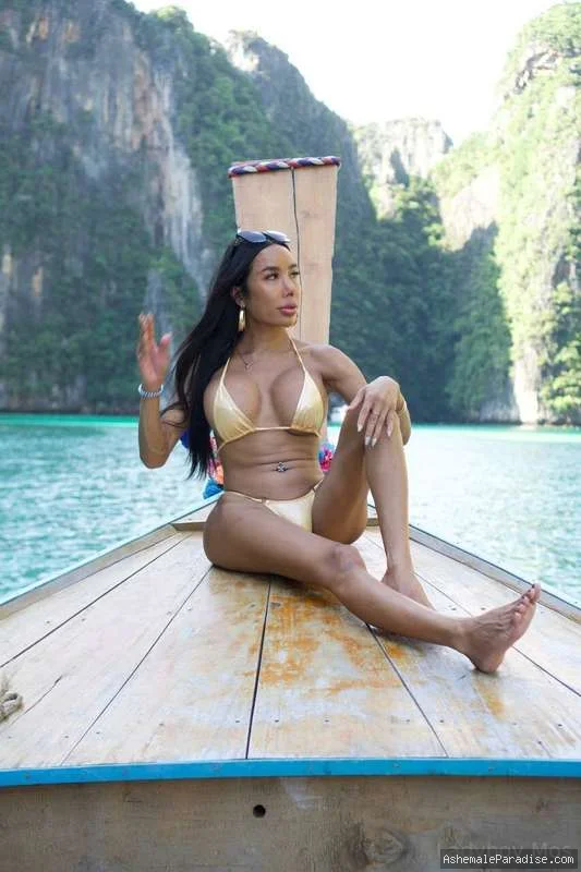 Ladyboy Mos — Ladyboy Mos — 20 fotos — OnlyFans Photos