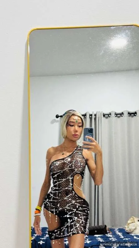 Ladyboy Mos — Ladyboy Mos — 20 fotos — OnlyFans Photos