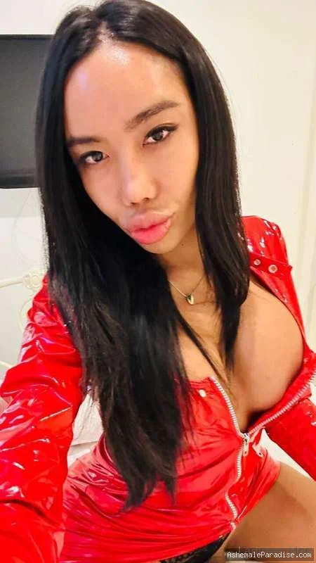 Ladyboy Mos — Ladyboy Mos — 20 fotos — OnlyFans Photos