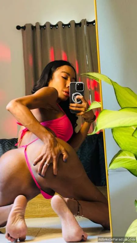 Ladyboy Mos — Ladyboy Mos — 20 fotos — OnlyFans Photos