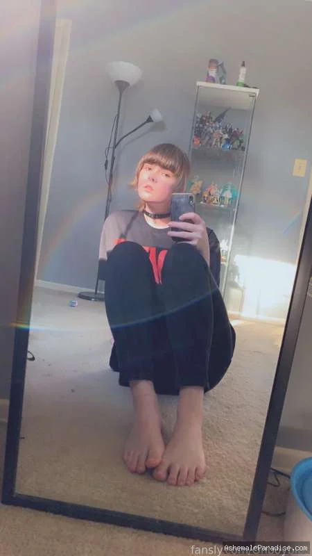 Lain Arbor — Lain Arbor — 36 fotos — OnlyFans Photos