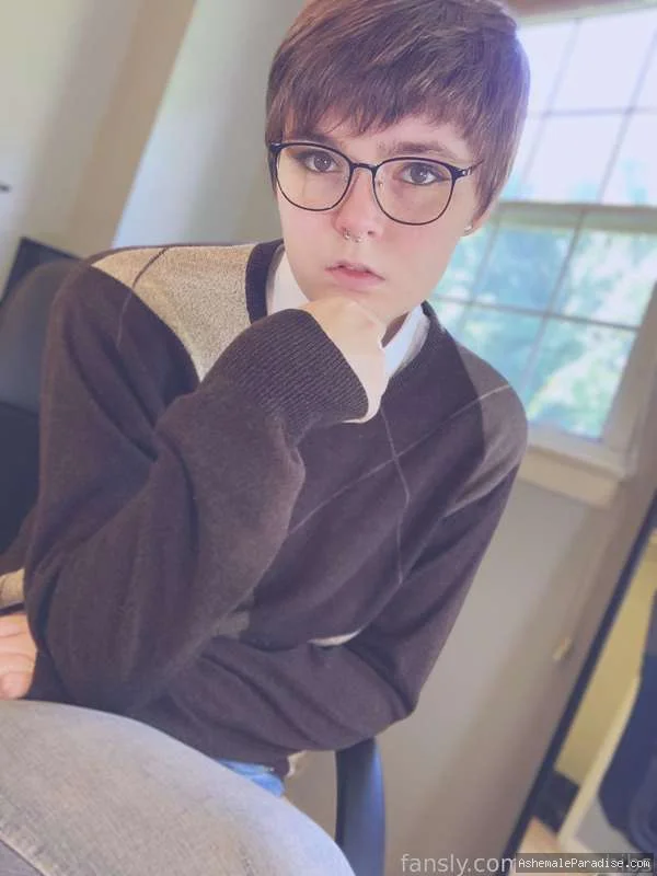Lain Arbor — Lain Arbor — 36 fotos — OnlyFans Photos