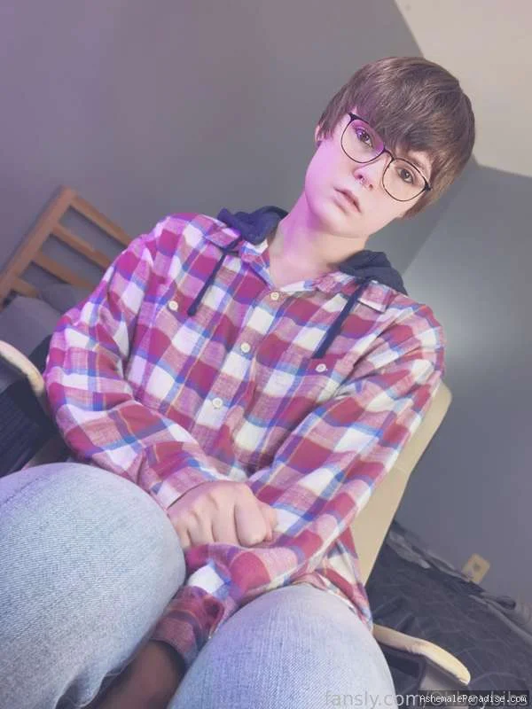 Lain Arbor — Lain Arbor — 36 fotos — OnlyFans Photos