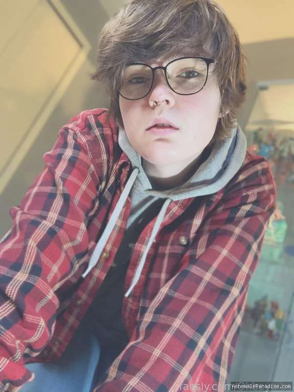 Lain Arbor — Lain Arbor — 36 fotos — OnlyFans Photos