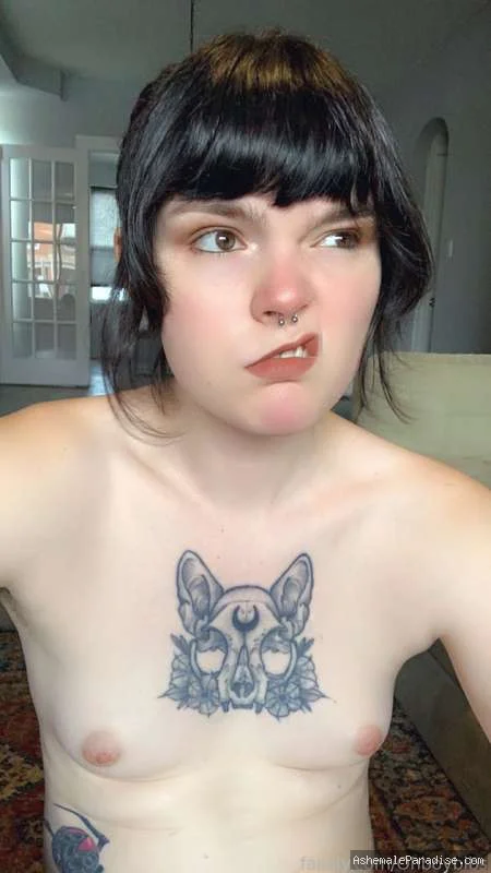 Lain Arbor — Lain Arbor — 36 fotos — OnlyFans Photos