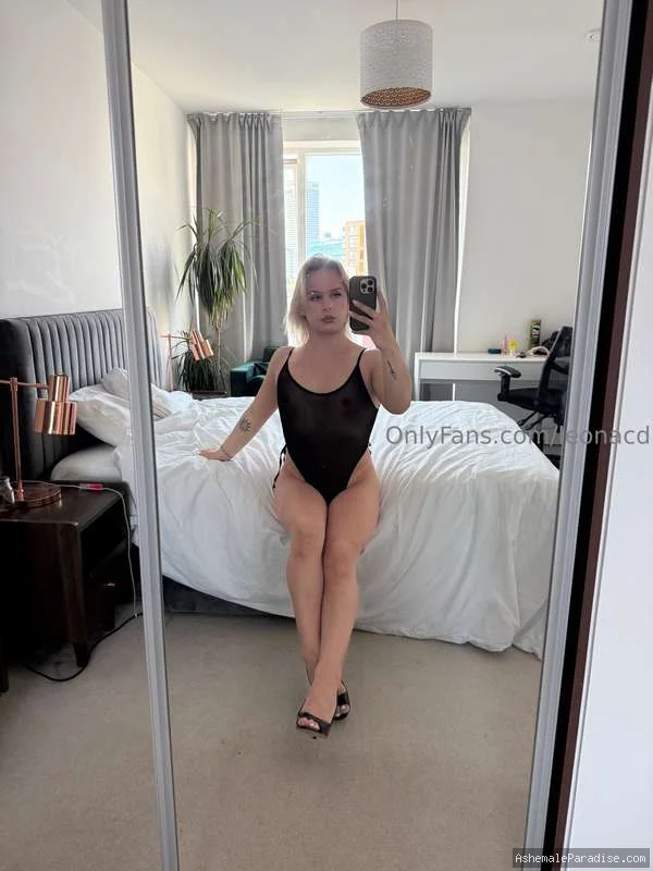 Leona Maa — Leona Maa — 31 fotos — OnlyFans Photos